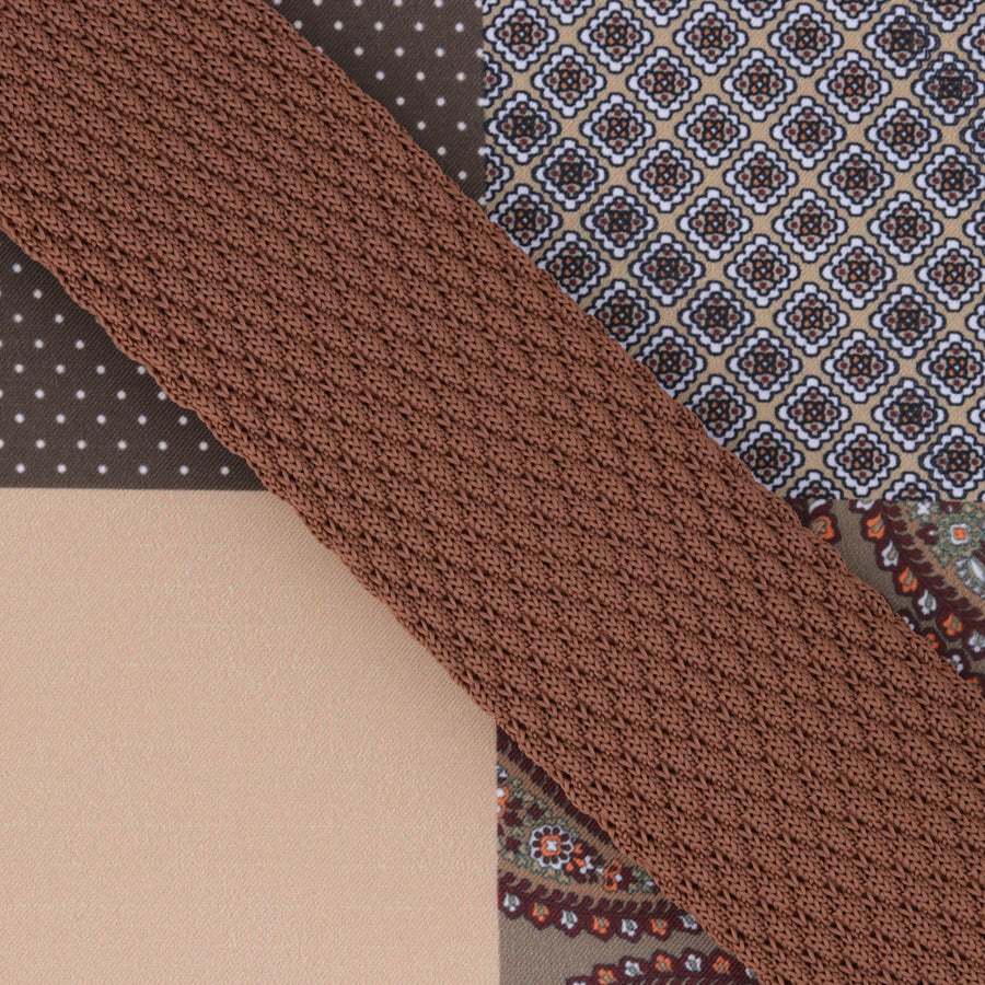 GASSANI Set Cravatta, Cravatta Marrone Dritta Stretta 6 cm, Fazzoletto Da Taschino Colorato 4 Disegni
